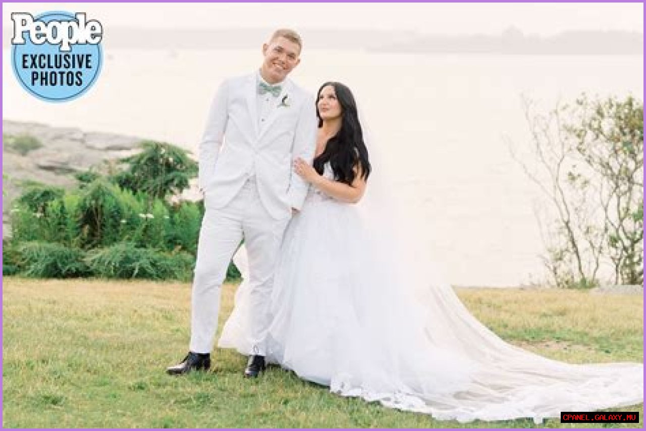 Is Elizabeth Rowe Trans? Married To Husband Cody Daniel